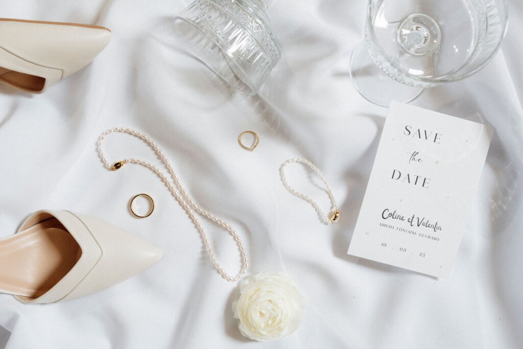 Mariage monochrome Abbaye Notre-Dame de Fontaine-Guérard