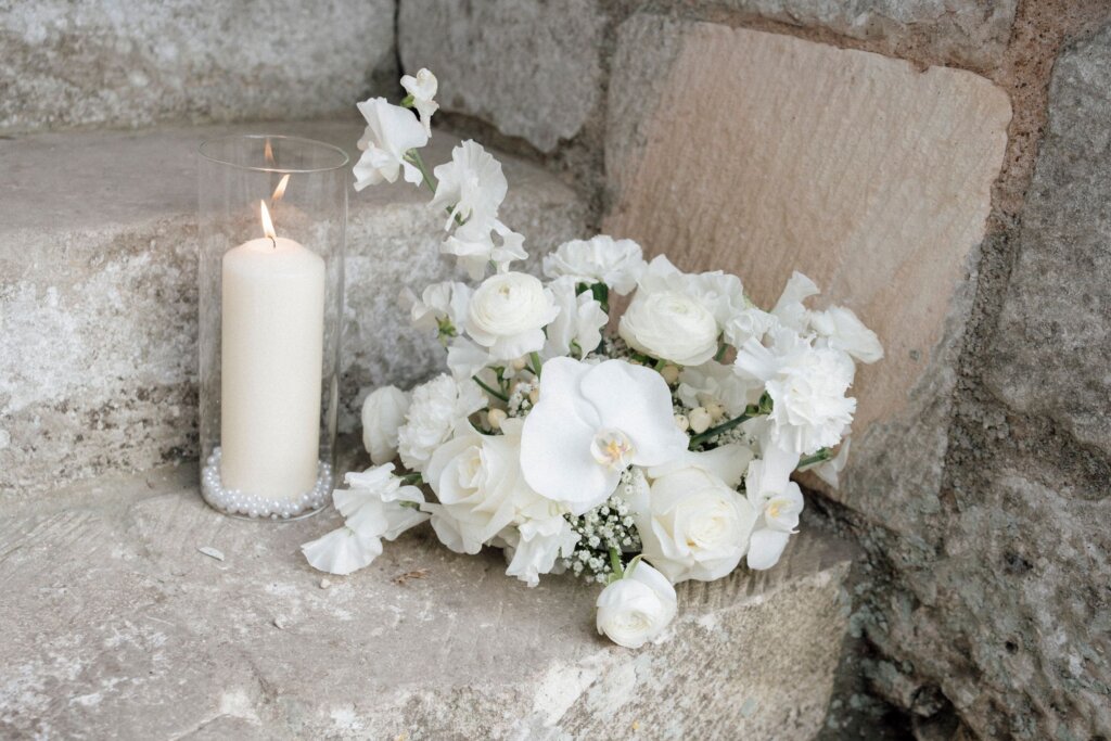 Mariage monochrome Abbaye Notre-Dame de Fontaine-Guérard