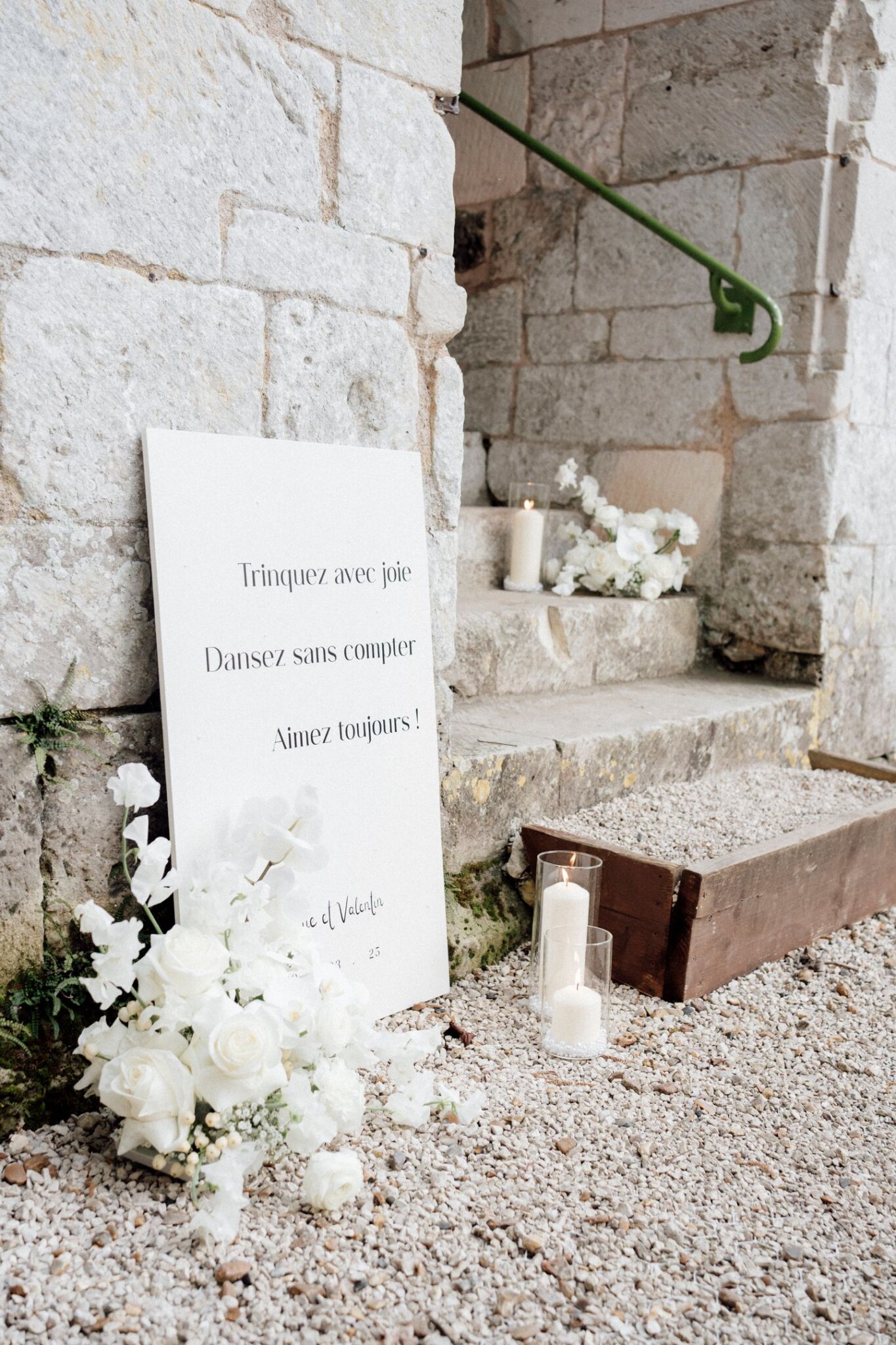 Mariage monochrome Abbaye Notre-Dame de Fontaine-Guérard