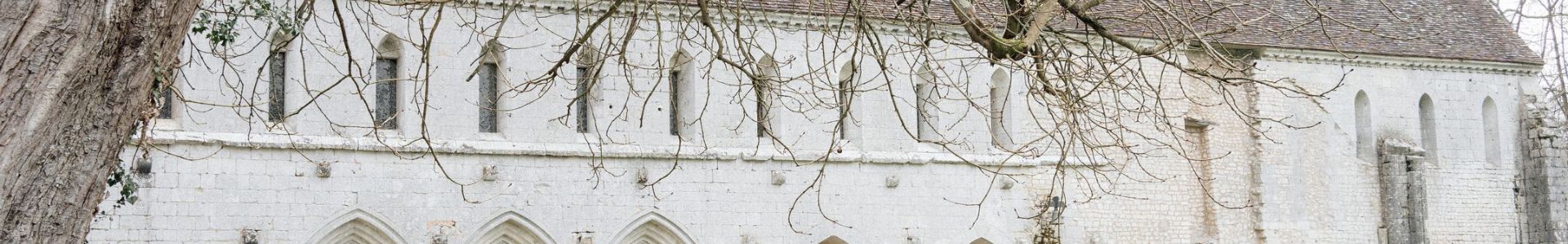 Mariage monochrome Abbaye Notre-Dame de Fontaine-Guérard